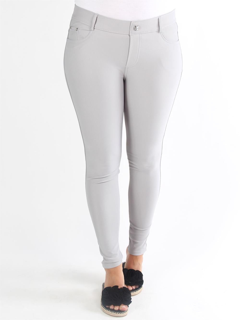 Regitze - Svarta byxor med fickor och similisten på knappen